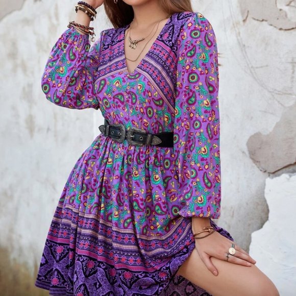 Dresses & Skirts - Boho gypsy floral print long sleeve mini dress